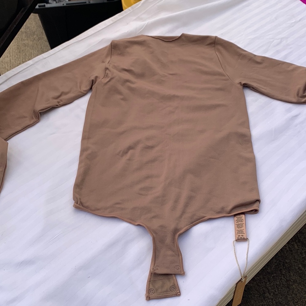 SKIMS bodysuit NWT